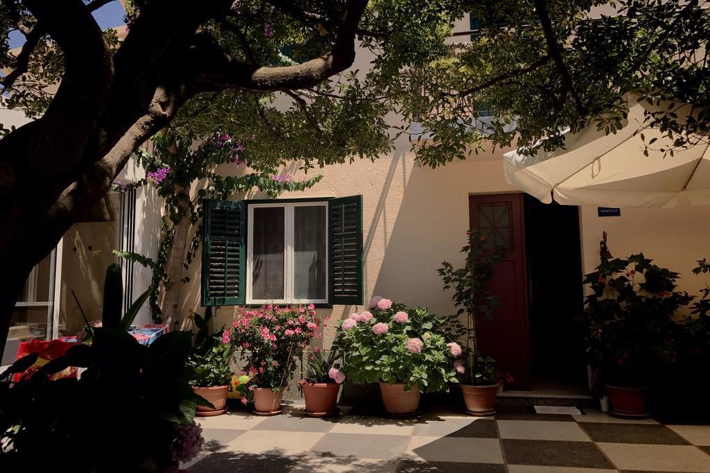 Apartments And Rooms Tomas Podstrana Exterior foto